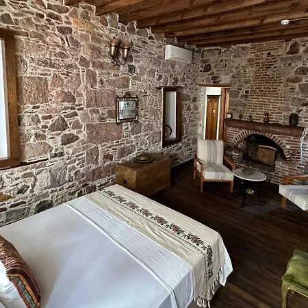 Cunda Nazimaki فندق *