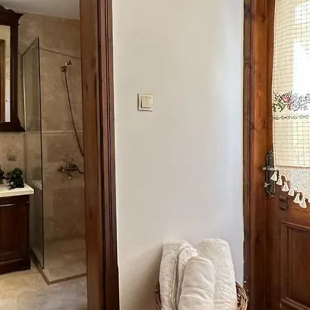 Cunda Nazimaki فندق *