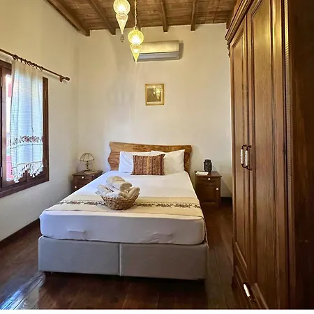 Cunda Nazimaki فندق *